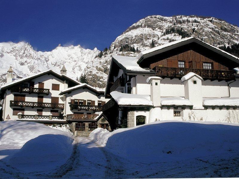 Hotel Del Viale Courmayeur Ngoại thất bức ảnh